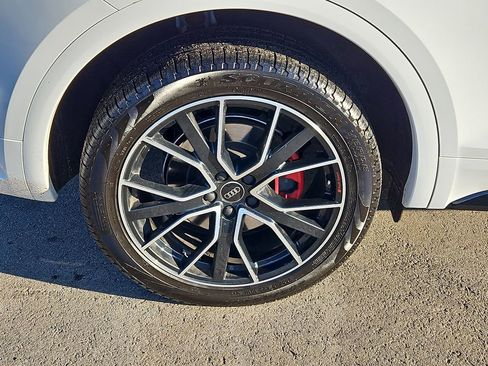 Used 2025 Audi SQ5 Premium Plus w/ Premium Plus Package image 9