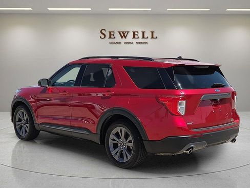 Used 2021 Ford Explorer XLT w/ Equipment Group 202A RWD image 3