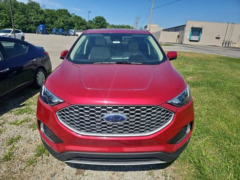 Used 2024 Ford Edge SEL w/ Convenience Package AWD/4WD image 2