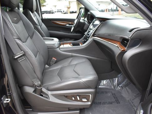 Used 2017 Cadillac Escalade Luxury image 55