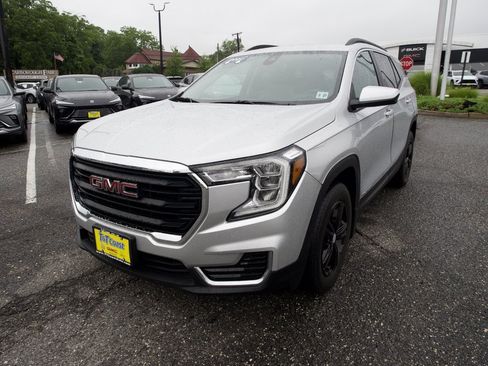 Certified 2022 GMC Terrain SLE w/ Driver Convenience Package AWD/4WD image 1