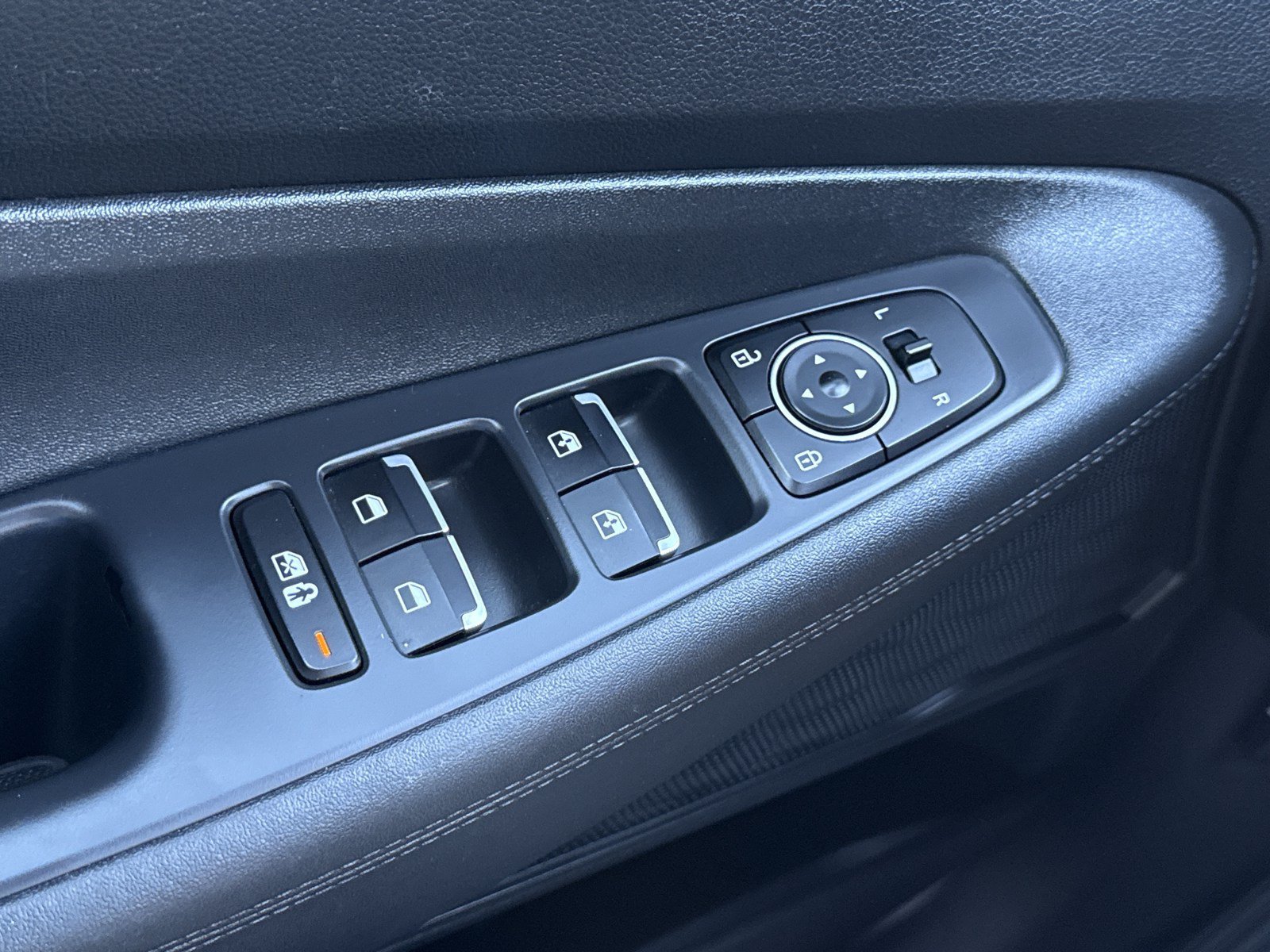 Used 2023 Hyundai Santa Fe SEL FWD image 16