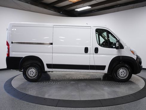 Used 2025 RAM ProMaster 2500 w/ Convenience Group FWD image 8