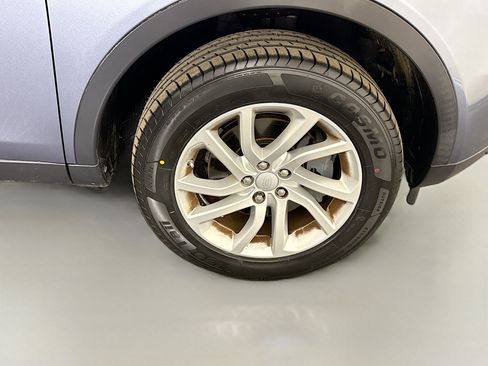 Used 2019 Land Rover Discovery Sport HSE AWD/4WD image 32