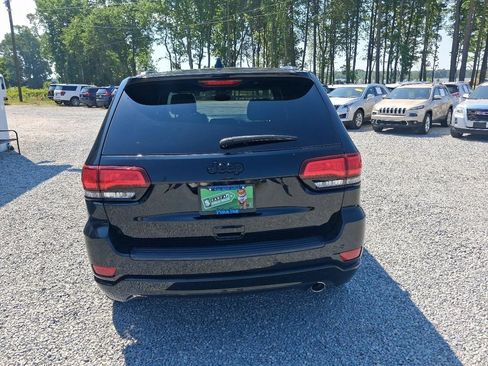 Used 2019 Jeep Grand Cherokee Altitude RWD image 4