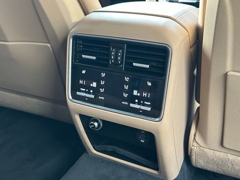 Used 2019 Porsche Cayenne image 31