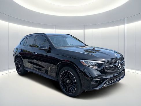 Used 2025 Mercedes-Benz GLC 300 image 1