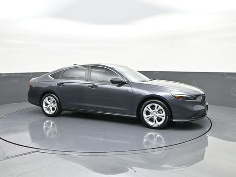 Certified 2025 Honda Accord LX image 17