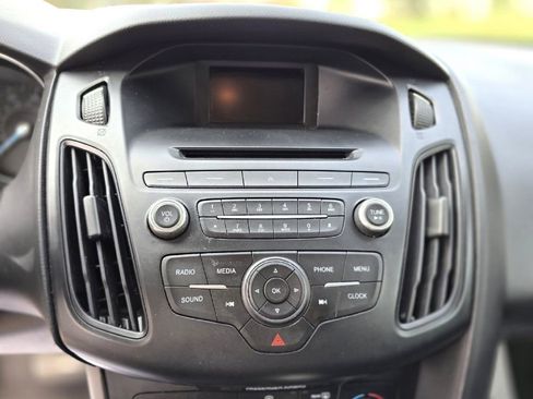 Used 2015 Ford Focus SE image 19