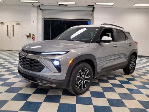 Used 2025 Chevrolet TrailBlazer ACTIV w/ Convenience Package image 3