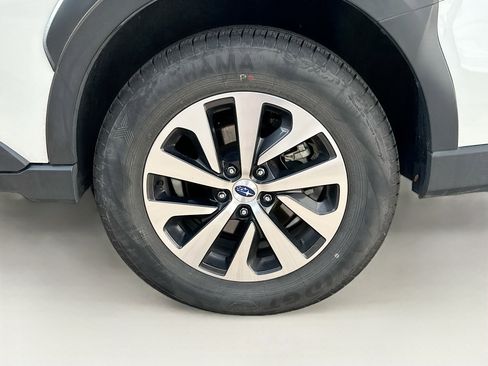 Used 2025 Subaru Outback Premium image 11