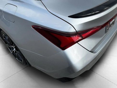 Used 2019 Toyota Avalon XSE image 12