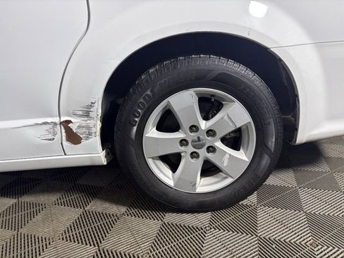 Used 2018 Dodge Grand Caravan SE image 24