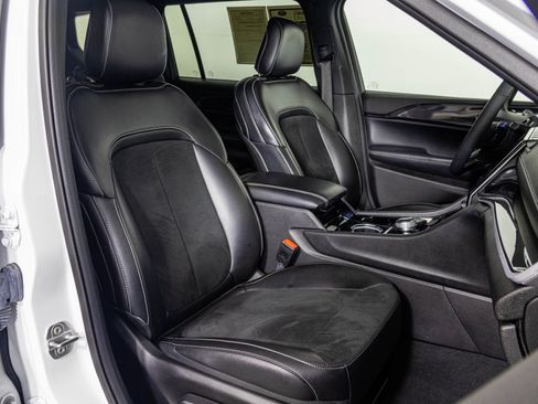 Used 2023 Jeep Grand Cherokee L Laredo image 49