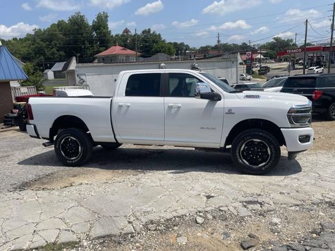 Used 2026 RAM 2500 Laramie AWD/4WD image 2