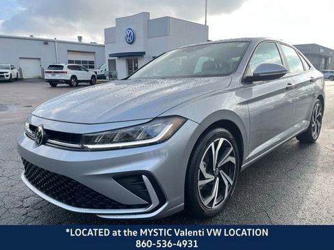 Certified 2025 Volkswagen Jetta SEL image 2