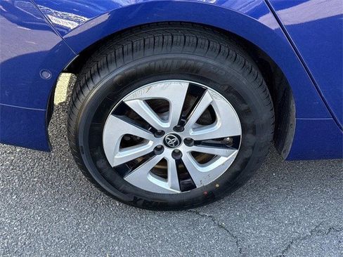 Used 2018 Toyota Prius Three image 7