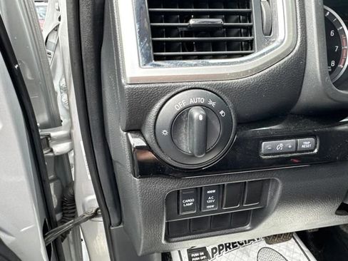 Used 2020 Nissan Titan SV w/ SV Convenience Package AWD/4WD image 8