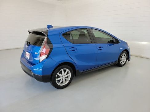 Used 2017 Toyota Prius C One FWD image 5