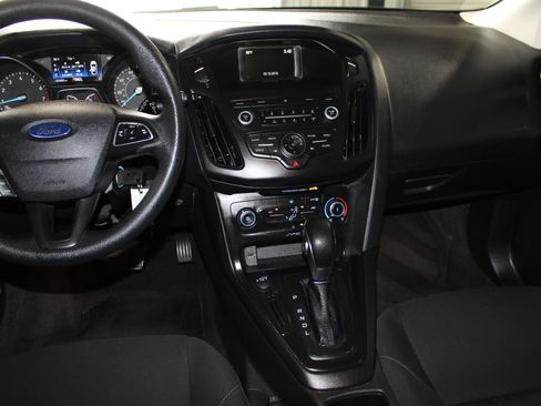 Used 2018 Ford Focus SE FWD image 13