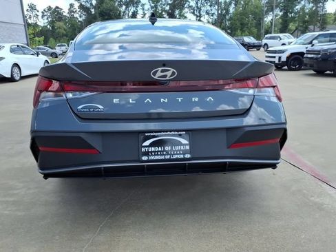 New 2026 Hyundai Elantra SE FWD image 3