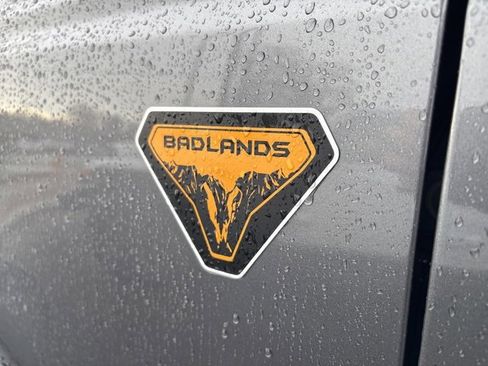 Used 2024 Ford Bronco Badlands image 11