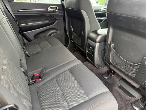 Used 2017 Jeep Grand Cherokee Laredo AWD/4WD image 14