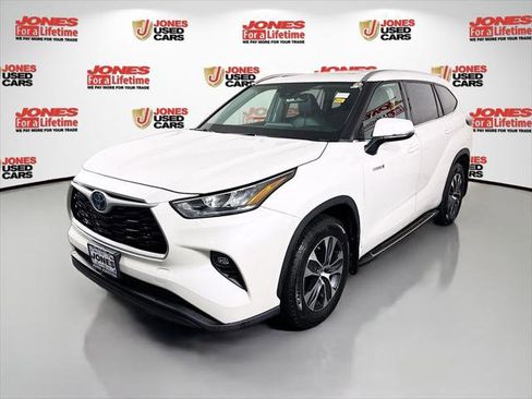 Certified 2020 Toyota Highlander XLE AWD/4WD image 15