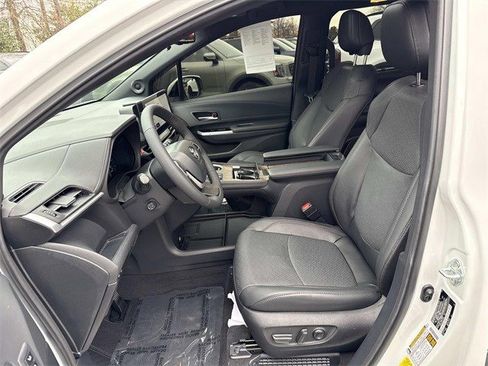 Used 2025 Toyota Sienna Limited image 14