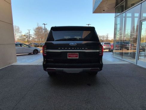 Used 2024 Ford Expedition Limited image 4