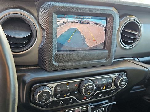 Used 2022 Jeep Wrangler Unlimited Sport image 17