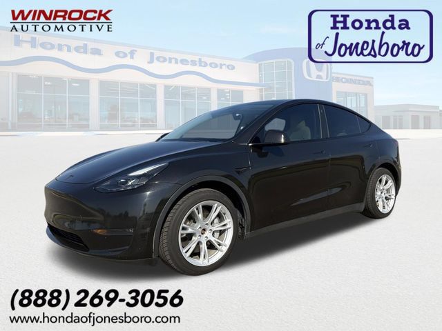 Used 2023 Tesla Model Y Long Range AWD/4WD image 1