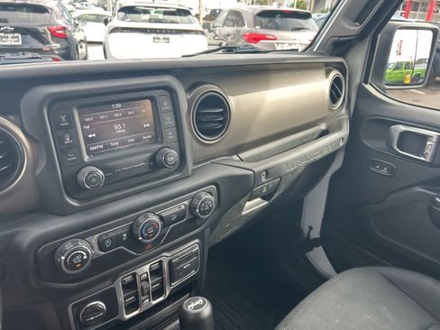 Used 2018 Jeep Wrangler Unlimited Sport S image 45