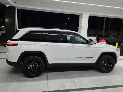 Used 2026 Jeep Grand Cherokee Limited w/ Limited Altitude Package AWD/4WD image 7