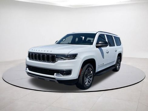 Certified 2024 Jeep Wagoneer L Series II w/ Flexible Seating Group AWD/4WD image 3