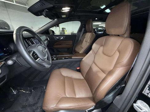 Used 2025 Volvo V60 B5 Cross Country Plus AWD/4WD image 2