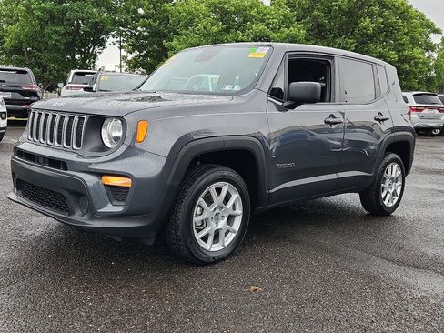 Used 2023 Jeep Renegade Latitude AWD/4WD image 3