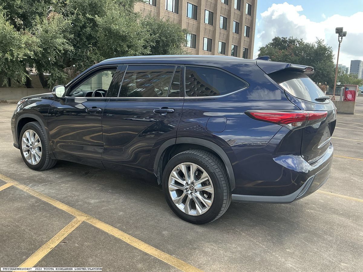 Used 2022 Toyota Highlander Limited FWD image 5