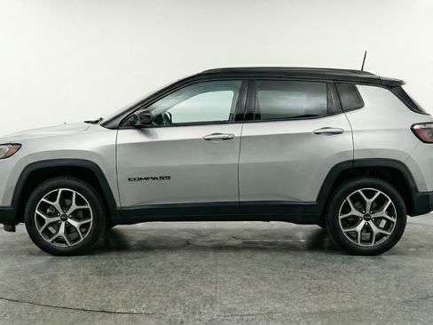 Used 2025 Jeep Compass Limited AWD/4WD image 5