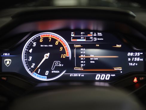 Used 2019 Lamborghini Huracan Performante AWD/4WD image 17
