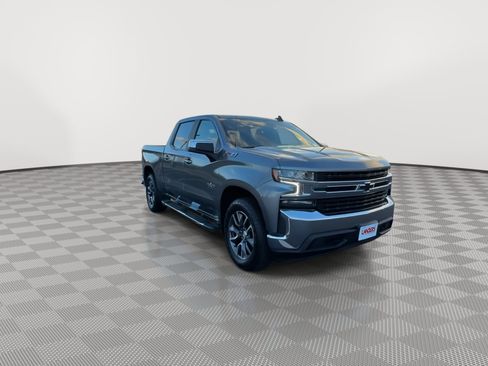 Used 2022 Chevrolet Silverado 1500 LT w/ Z71 Off-Road Package image 3