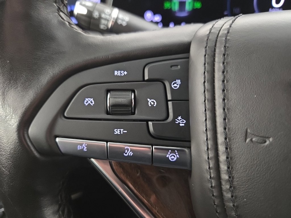Used 2023 Cadillac Escalade ESV Sport Platinum w/ LPO, ONYX Package AWD/4WD image 18