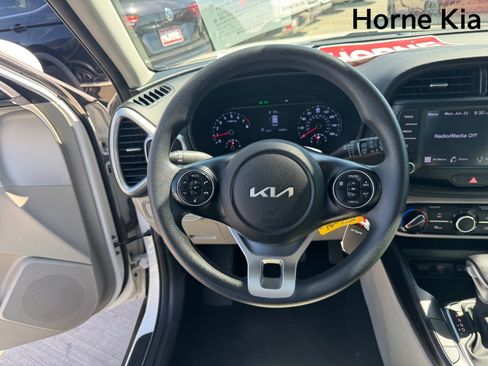 Used 2022 Kia Soul LX w/ Technology Package FWD image 16