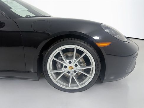 Used 2021 Porsche 718 Boxster RWD image 26