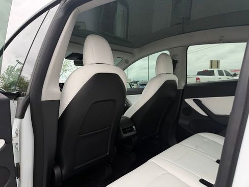 Used 2022 Tesla Model Y Long Range AWD/4WD image 23