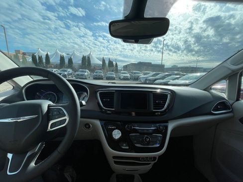 Used 2024 Chrysler Voyager LX image 36