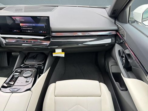 New 2026 BMW 330i Sedan w/ Convenience Package RWD image 29