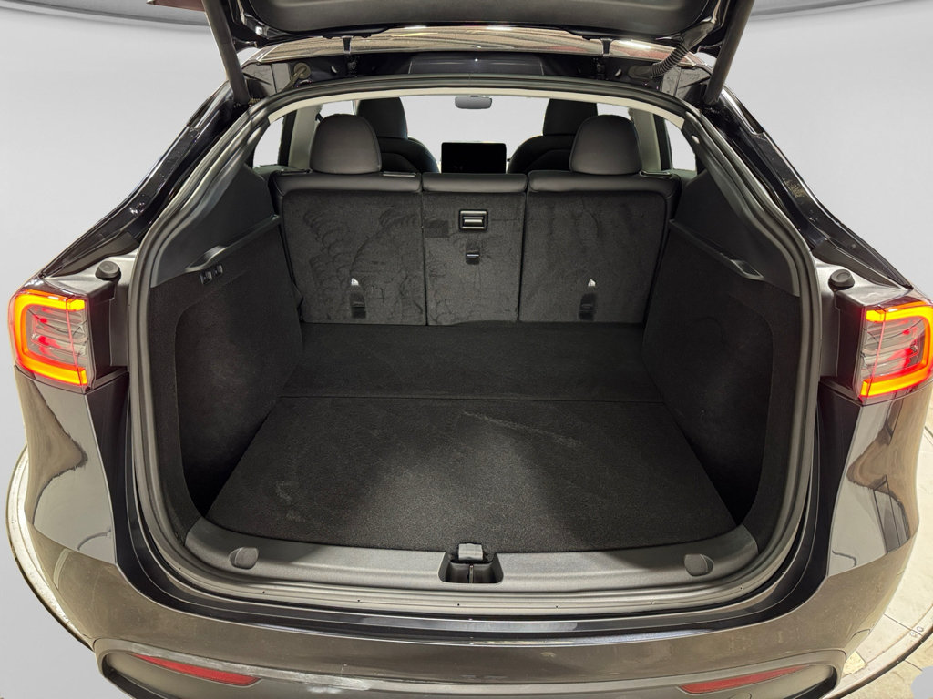 Used 2025 Tesla Model Y Long Range RWD image 26