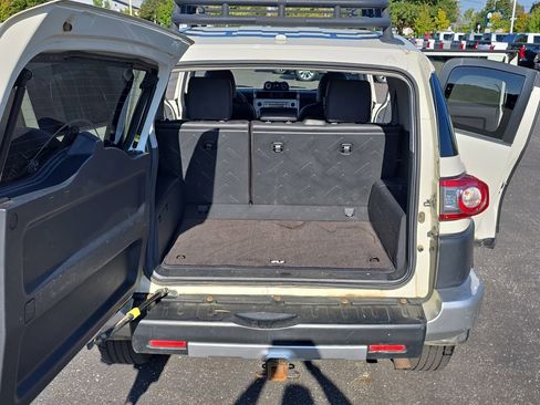 Used 2013 Toyota FJ Cruiser 4WD image 13