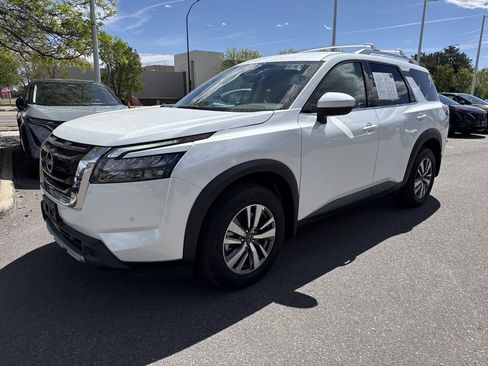 Certified 2025 Nissan Pathfinder SL AWD/4WD image 5